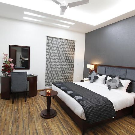 Hotel Prem Plaza Karnal Bagian luar foto