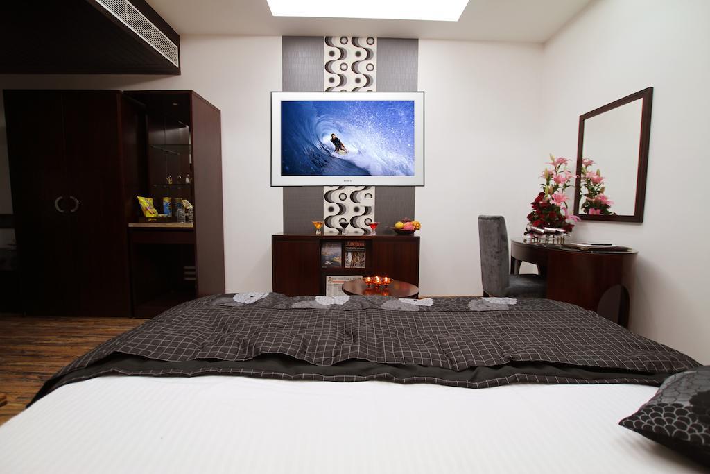 Hotel Prem Plaza Karnal Bagian luar foto
