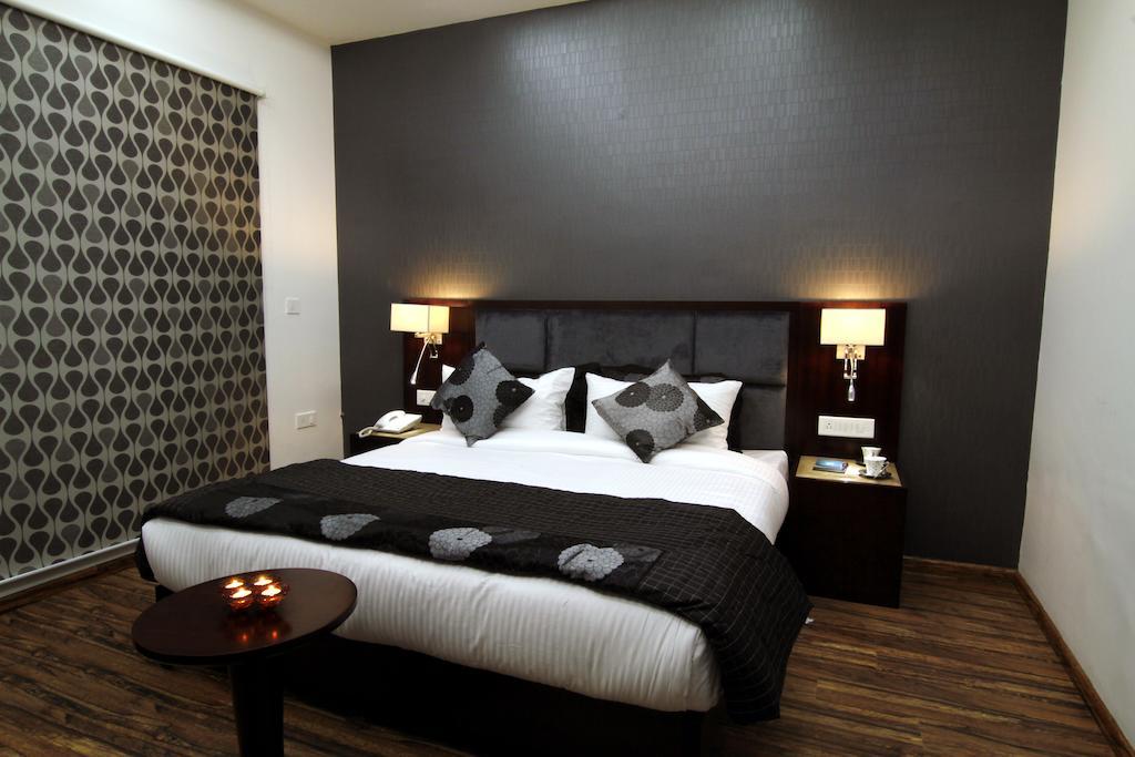 Hotel Prem Plaza Karnal Bagian luar foto
