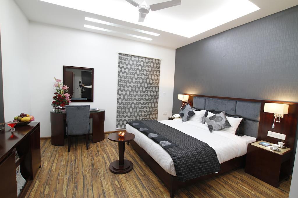Hotel Prem Plaza Karnal Bagian luar foto