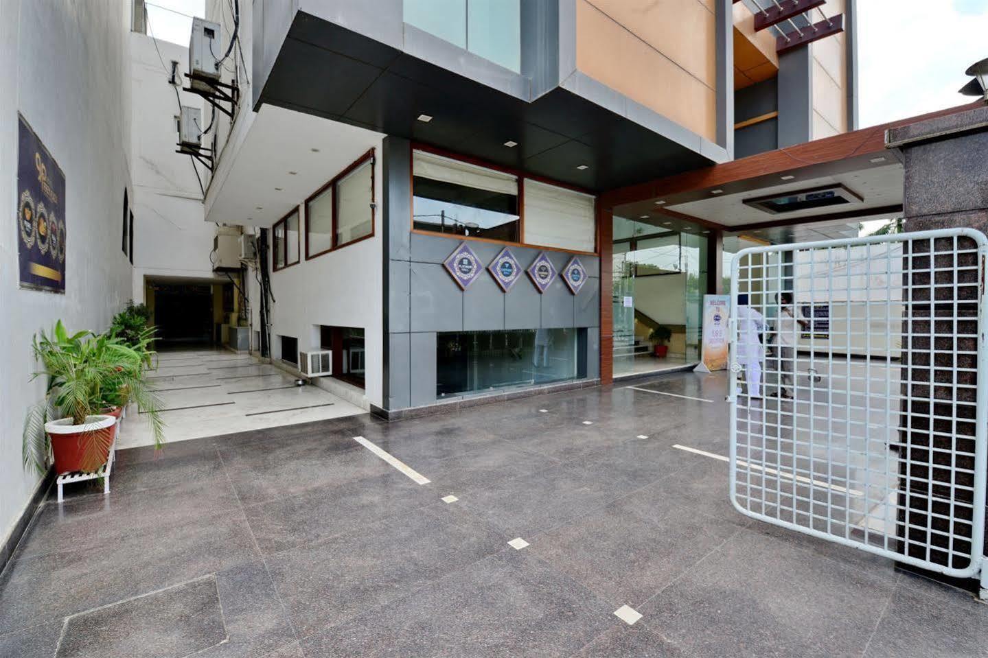 Hotel Prem Plaza Karnal Bagian luar foto