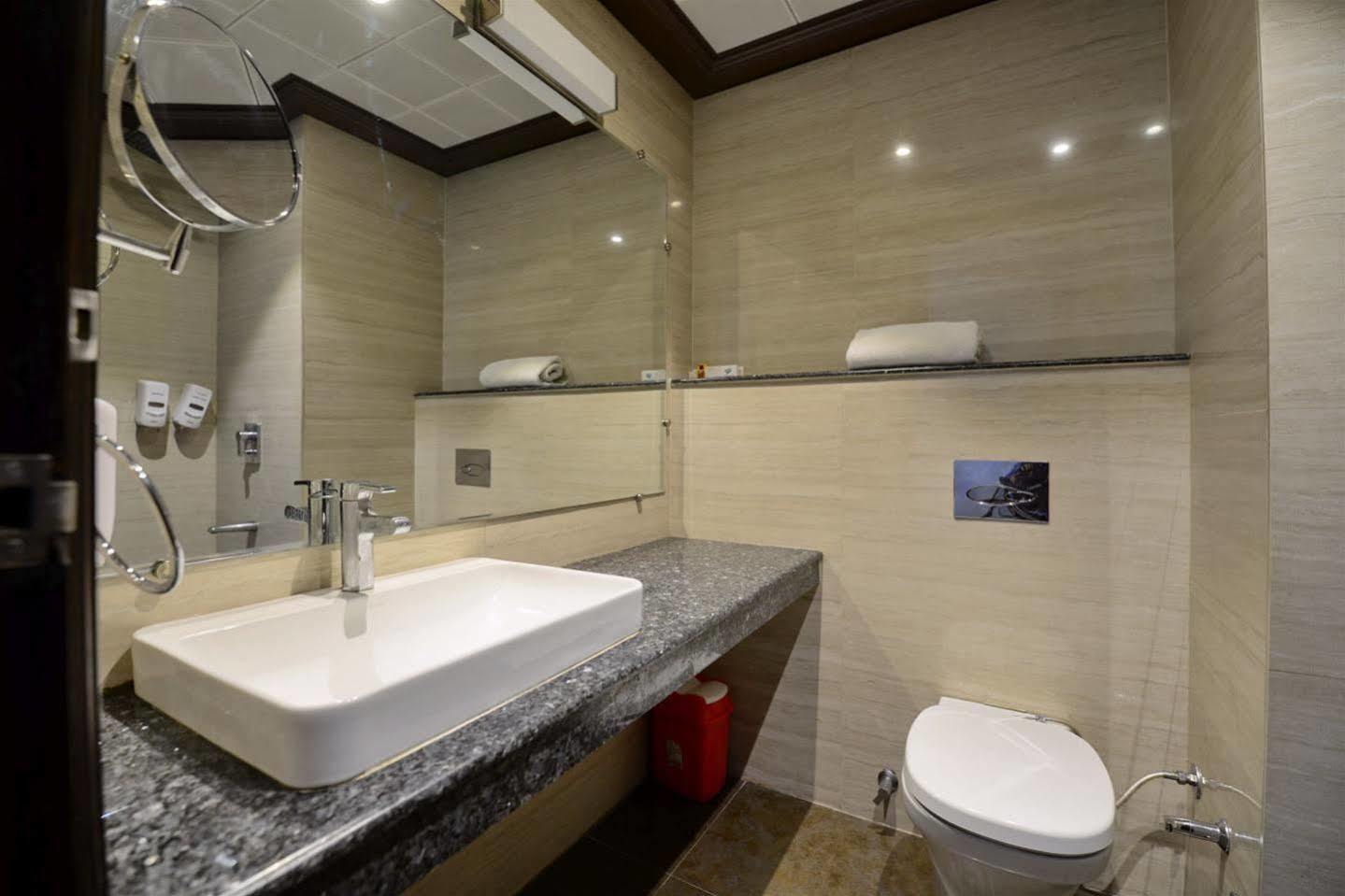 Hotel Prem Plaza Karnal Bagian luar foto