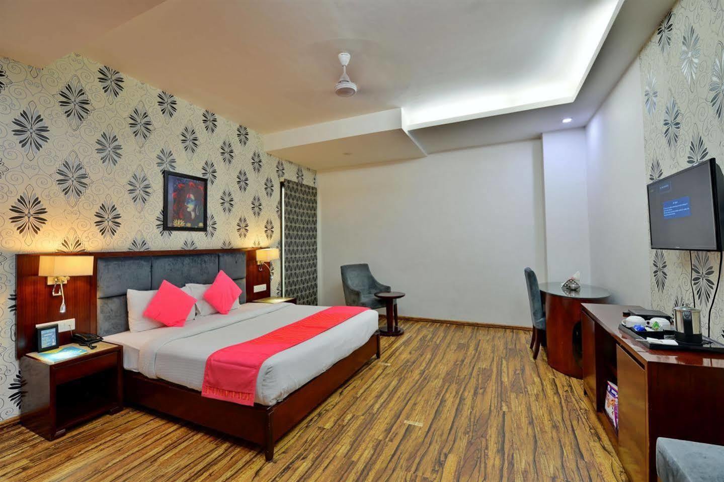 Hotel Prem Plaza Karnal Bagian luar foto