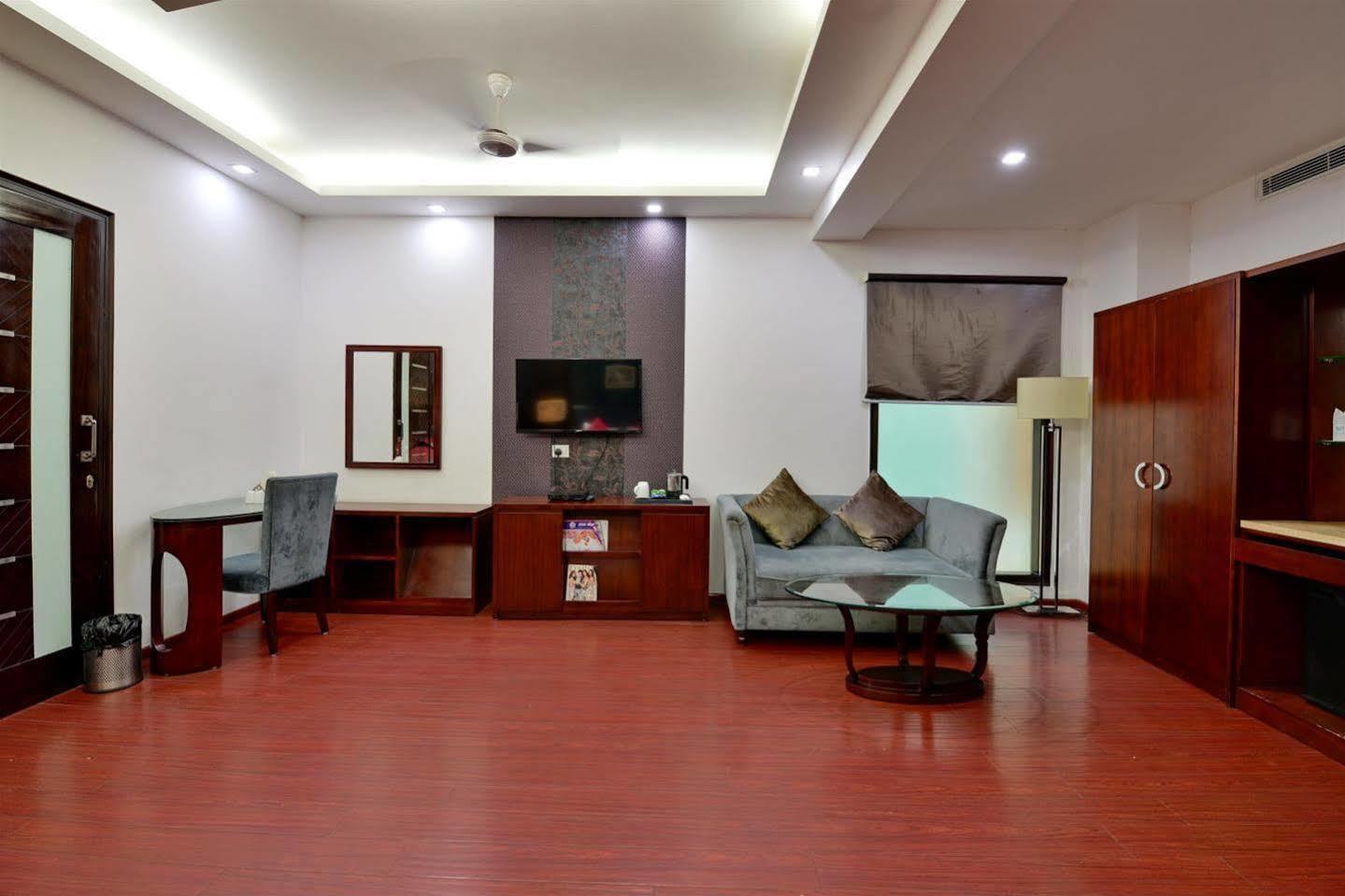 Hotel Prem Plaza Karnal Bagian luar foto