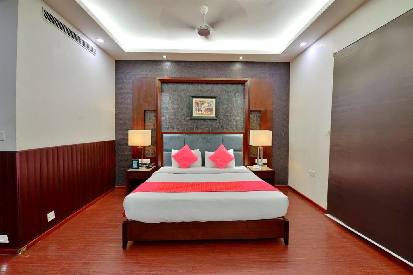 Hotel Prem Plaza Karnal Bagian luar foto